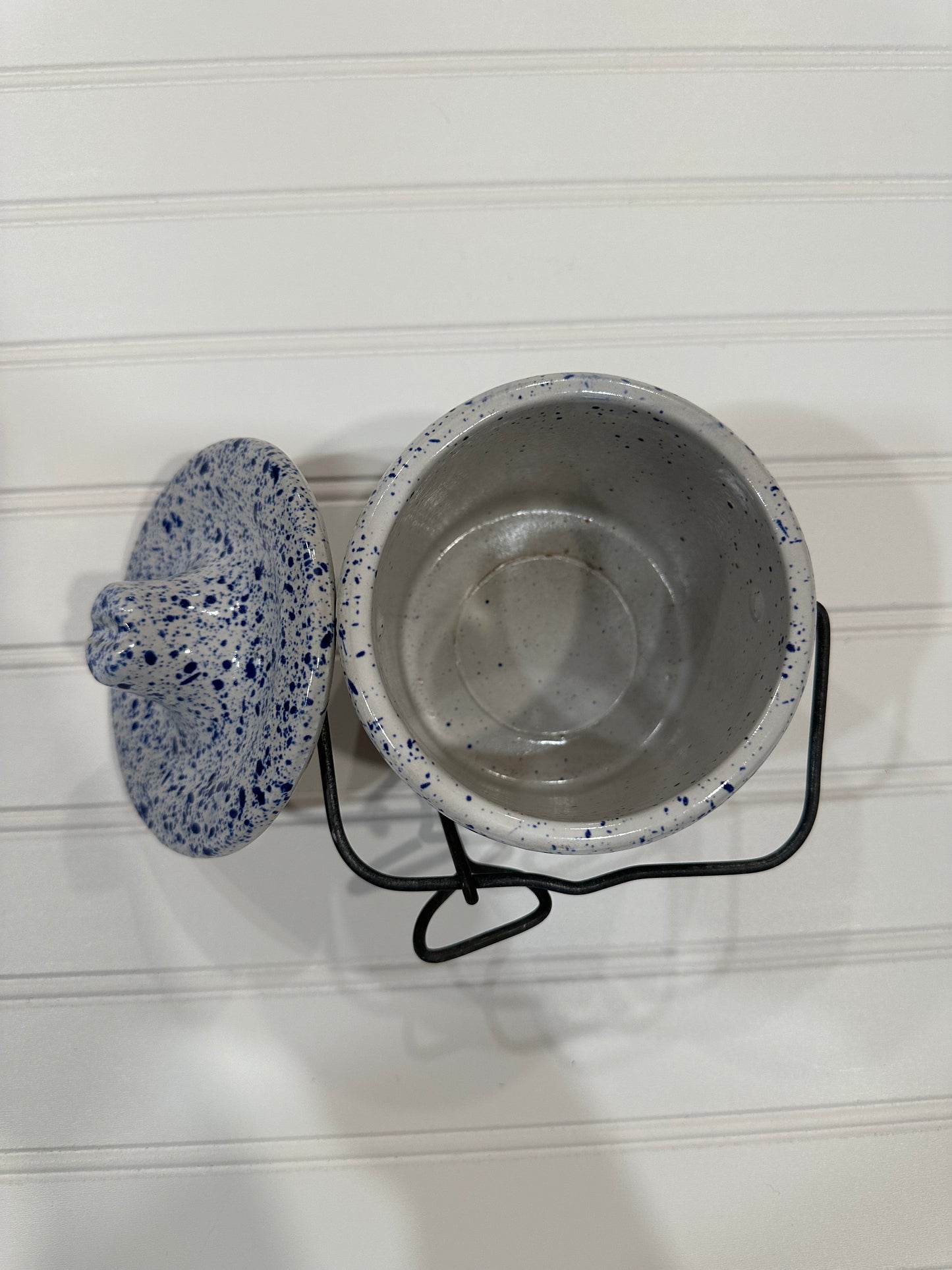 Pottery spongeware cheese crock