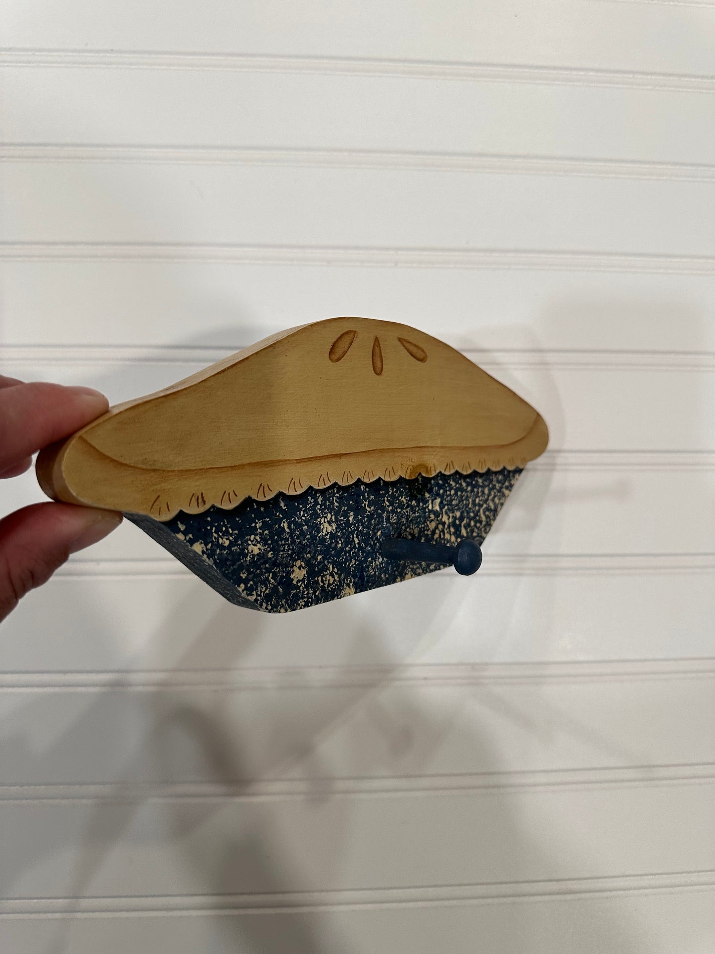 Wooden pie peg