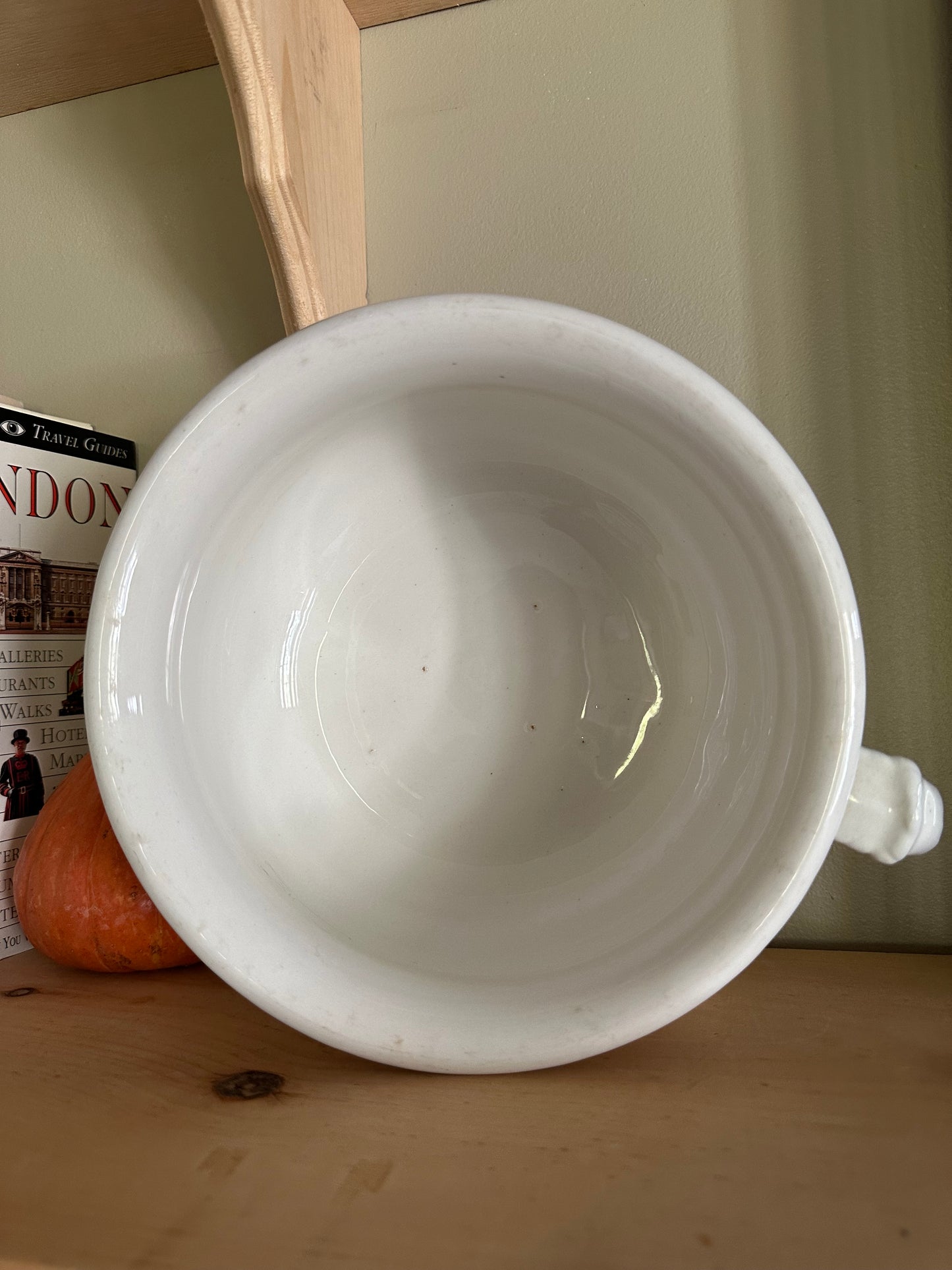 Ironstone chamber pot